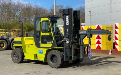 Neu im Fuhrpark: Clark 8,0t Gabelstapler mit Kranarm
